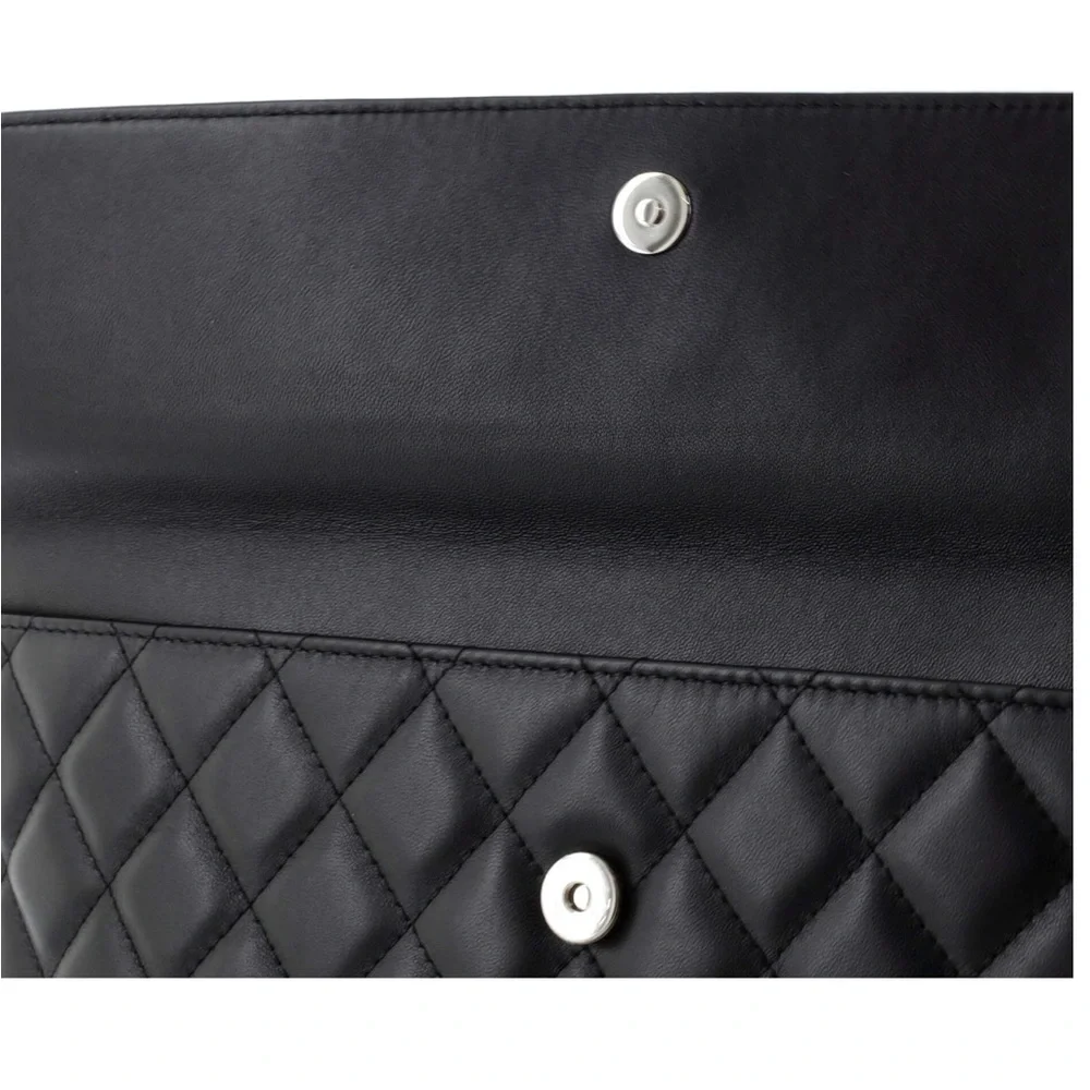 Auth CHANEL Front Pocket O Case Quilted Leather Pouch / Clutch